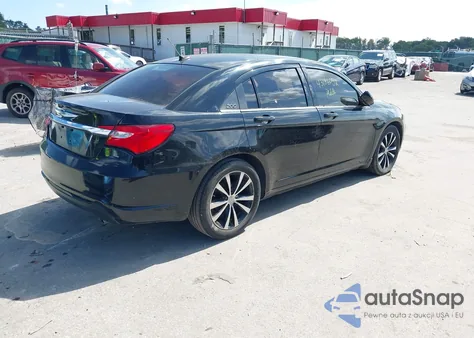2013 Chrysler 200 Touring z USA, uszkodzony, nr VIN 1C3CCBBG4DN702295